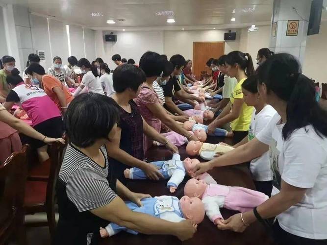 惠州市妇联发挥"联"字优势助推家政服务业高质量发展