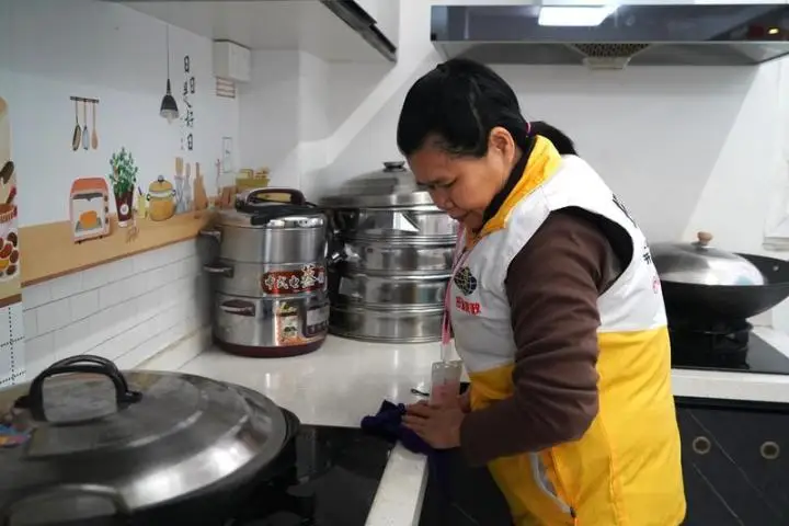 保洁类服务需求量上升 惠州家政市场开启"忙年模式"